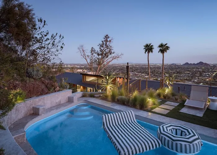 Villa Skyeview - Award-winning Mountaintop Oasis *