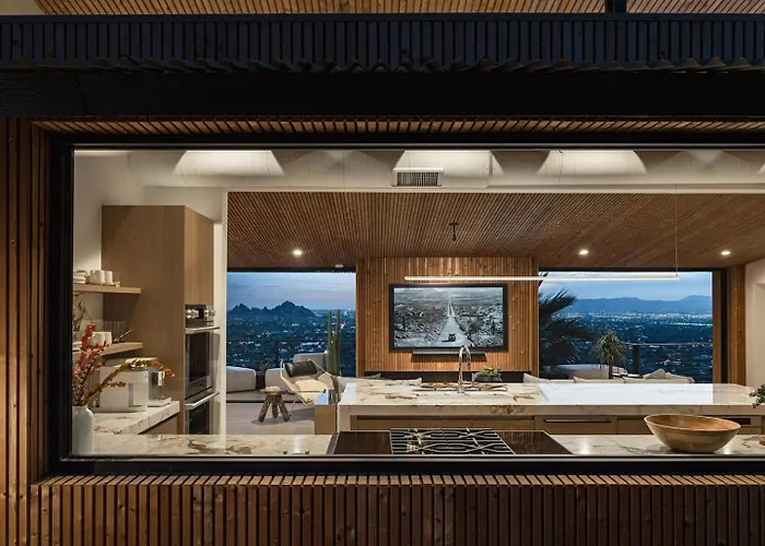 Villa Skyeview - Award-winning Mountaintop Oasis *
