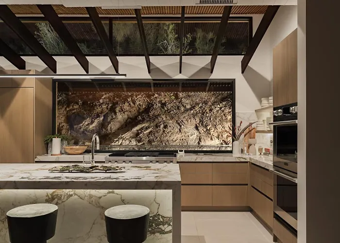 Villa Skyeview - Award-winning Mountaintop Oasis *