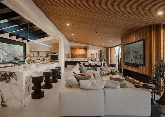 Skyeview - Award-winning Mountaintop Oasis Villa