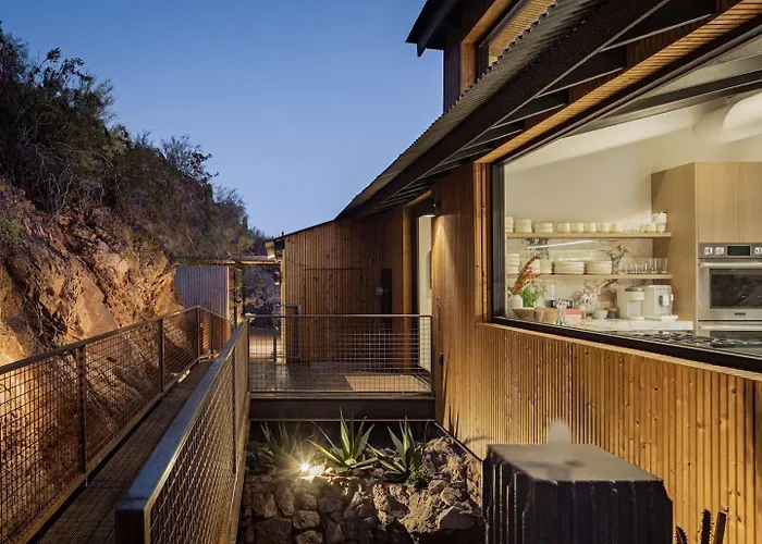 Skyeview - Award-winning Mountaintop Oasis Villa *