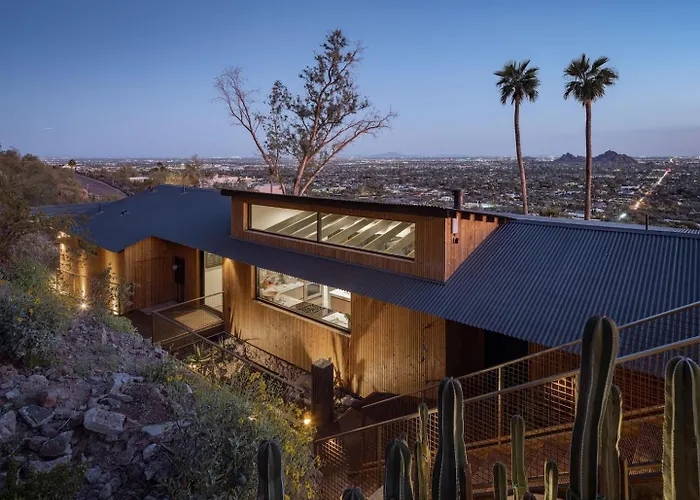 Villa Skyeview - Award-winning Mountaintop Oasis