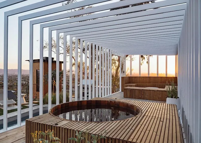 Villa Skyeview - Award-winning Mountaintop Oasis *