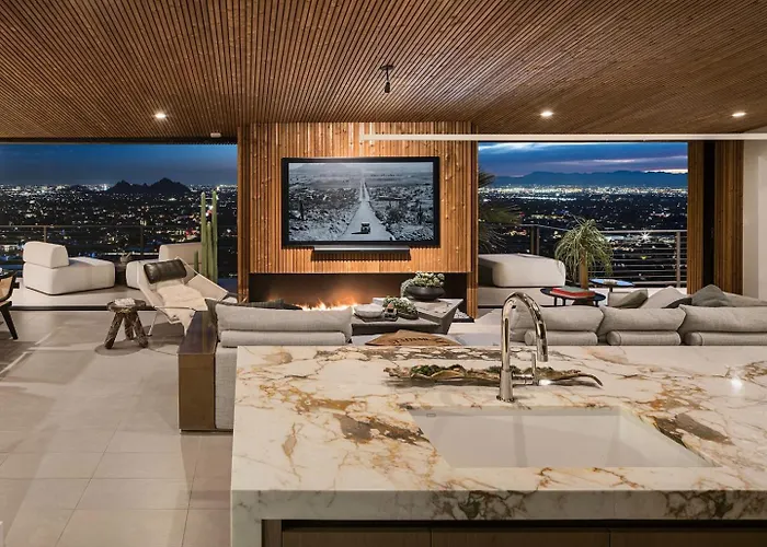 Villa Skyeview - Award-winning Mountaintop Oasis