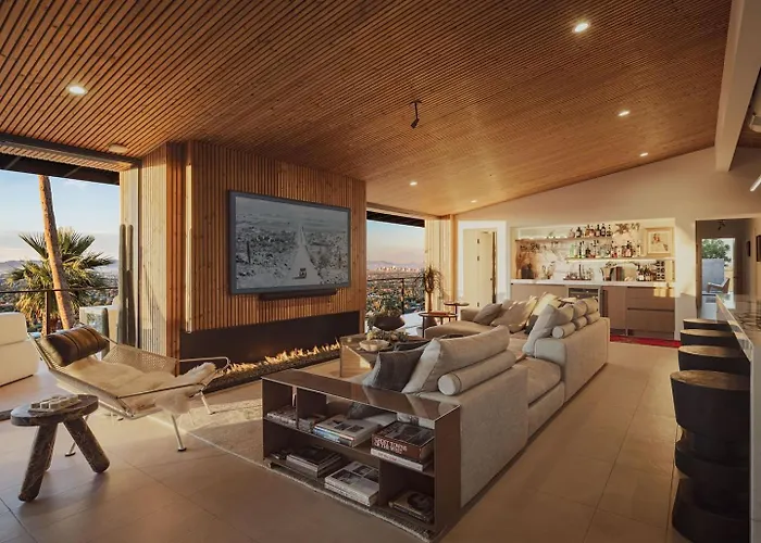 Villa Skyeview - Award-winning Mountaintop Oasis *