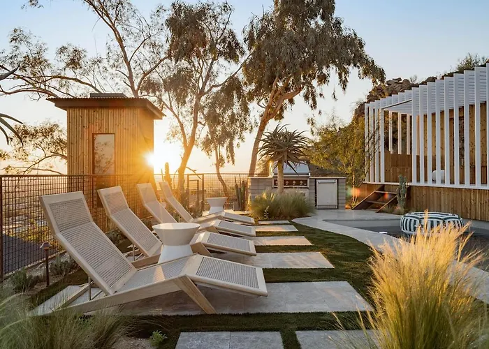 Villa Skyeview - Award-winning Mountaintop Oasis *