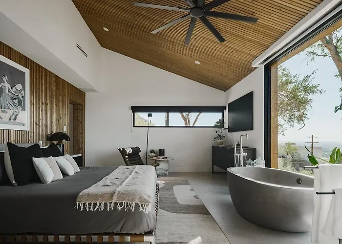 Villa Skyeview - Award-winning Mountaintop Oasis Phoenix