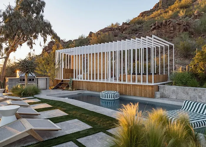Villa Skyeview - Award-winning Mountaintop Oasis *